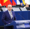 Σημαία ΛΟΑΤΚΙ στο Berlaymont: Παρέμβαση Γεάδη και απάντηση από Κομισιόν